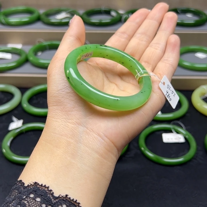 和田玉手镯未镶嵌苹果绿