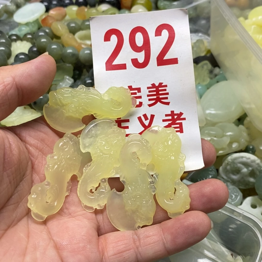 蛇纹石玉挂坠未镶嵌