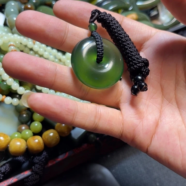 未镶嵌蛇纹石玉颈饰