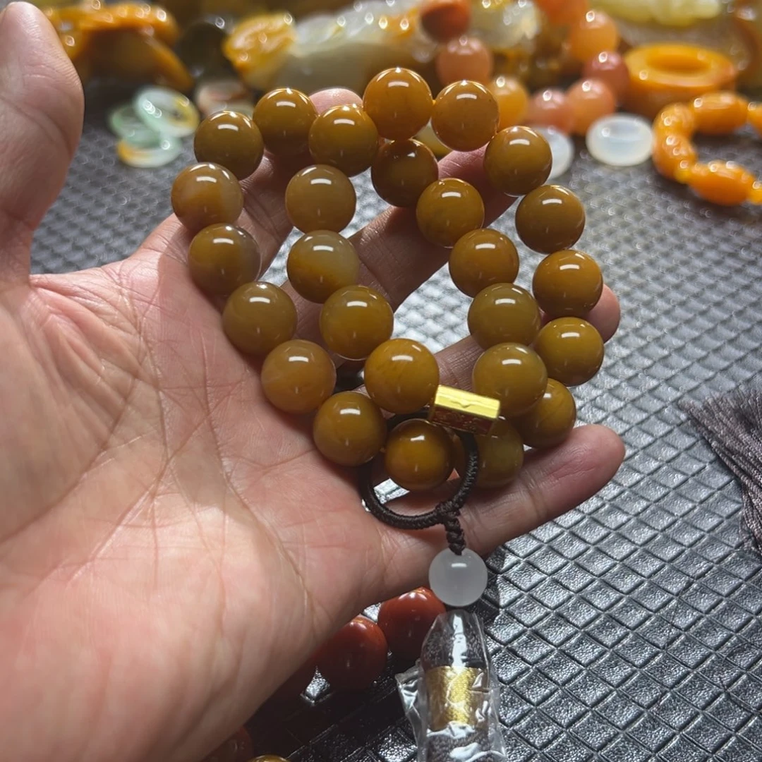 石英质玉未镶嵌颈饰