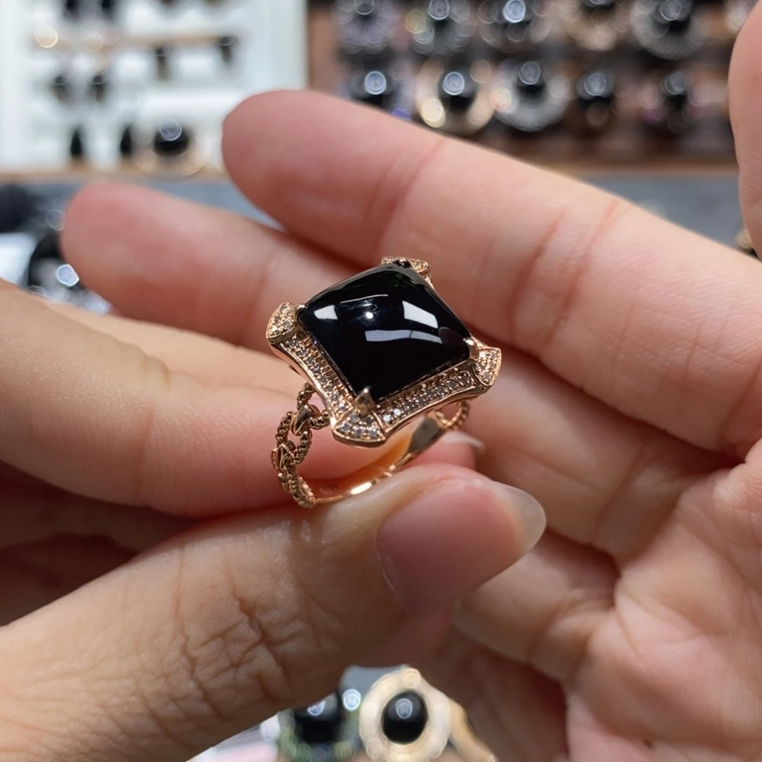 翡翠18K金镶嵌戒指