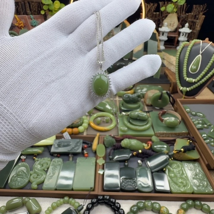 岫岩老玉（透闪石质玉）未镶嵌颈饰