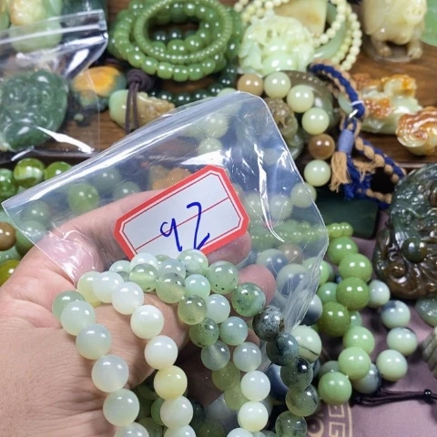 未镶嵌蛇纹石玉手链