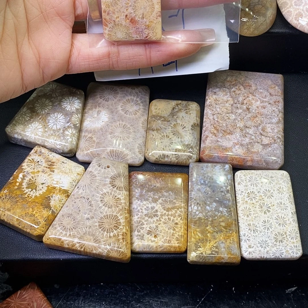 硅化玉颈饰合金鹏**里