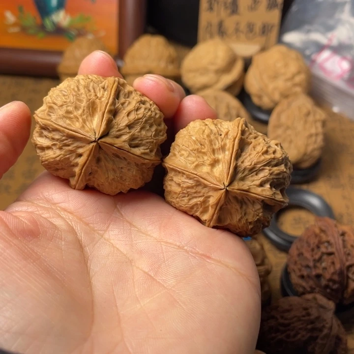 笑***战云南野生铁核桃编号108