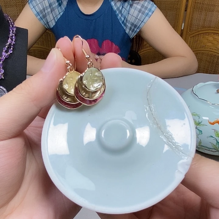 瓷片哈哈哈哈哈哈好吧