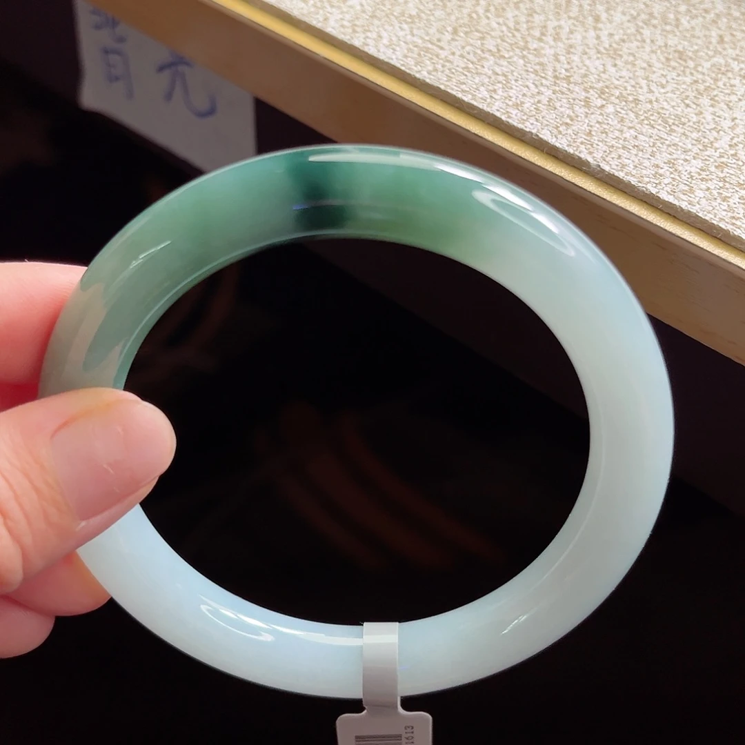 翡翠手镯未镶嵌手镯