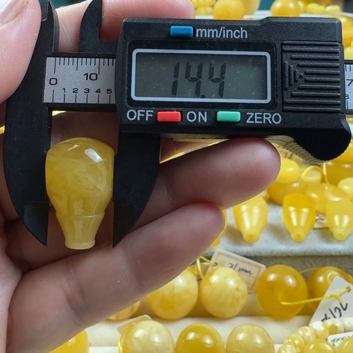 未镶嵌琥珀裸石8杂
