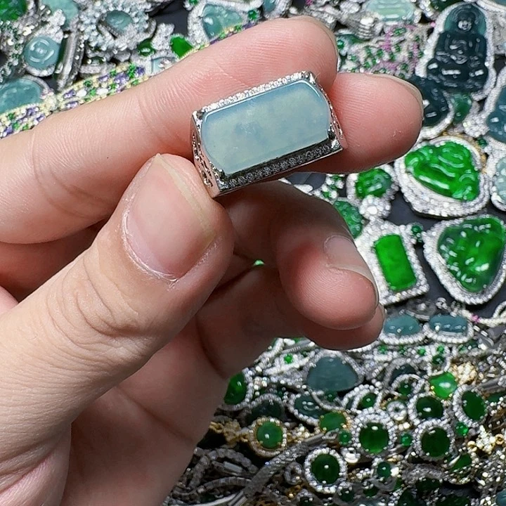 翡翠颈饰未镶嵌天然A货翡翠放漏