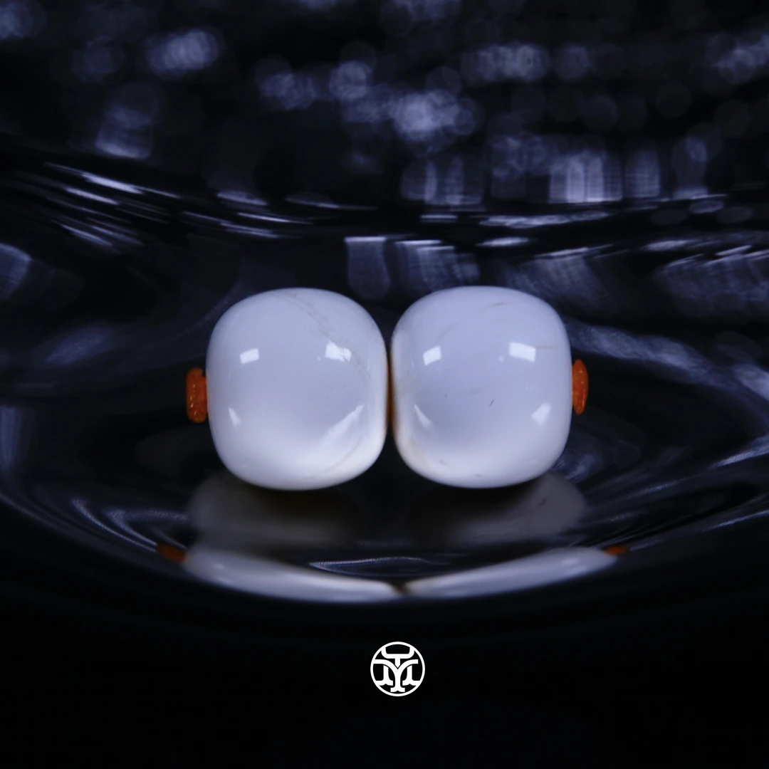 S25（8.1mm）8毫米顶漆白老型对珠 一物一拍 天然俄料琥珀蜜蜡