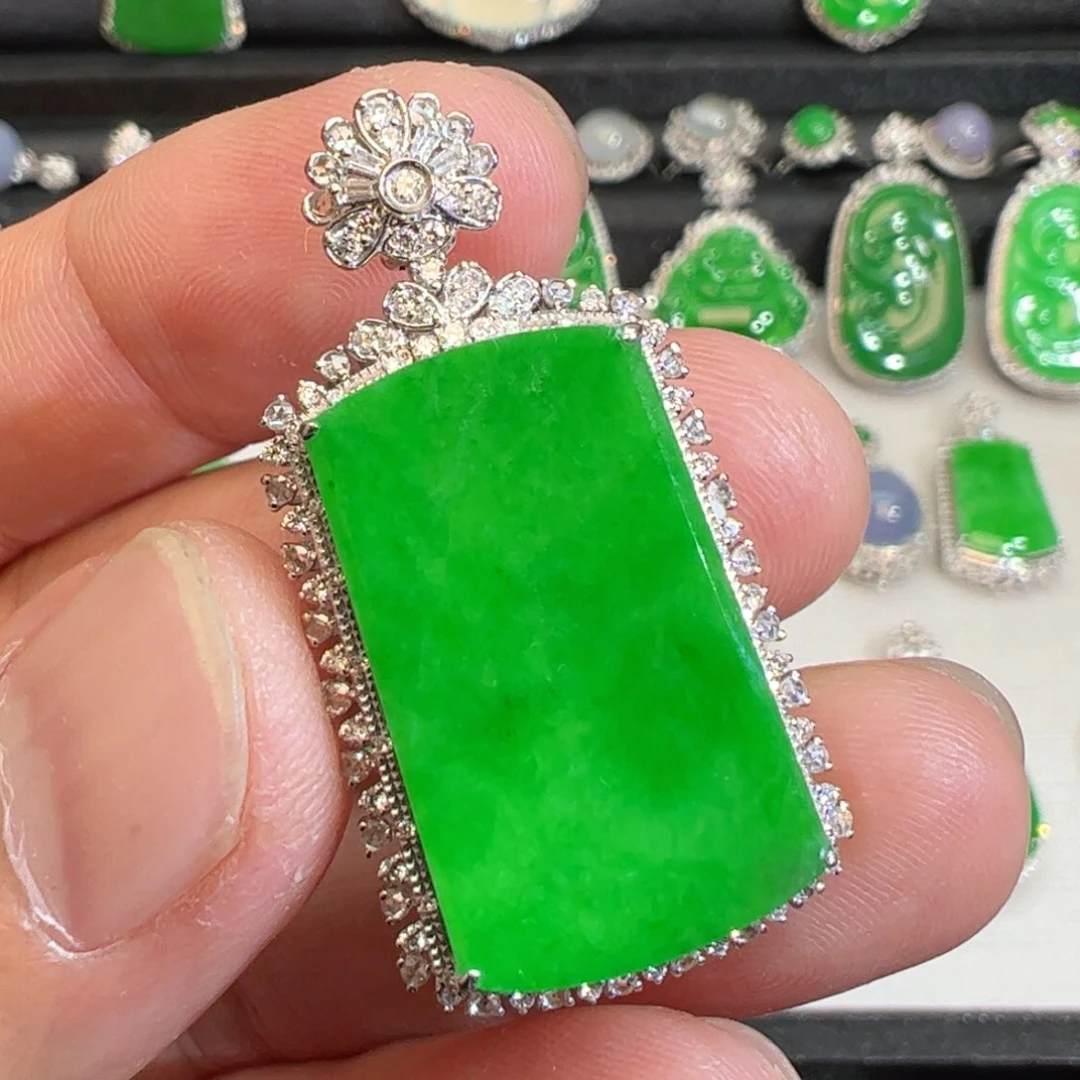 翡翠吊坠(不含链)18K金镶嵌