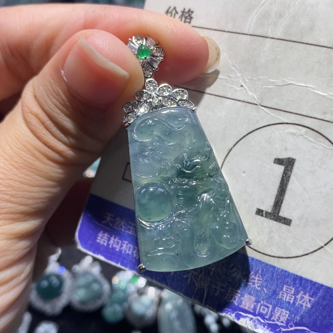 翡翠未镶嵌颈饰翡翠