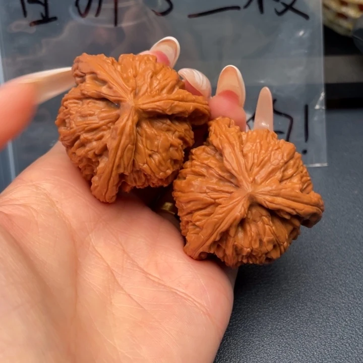 一***、文玩核桃吊坠白狮子