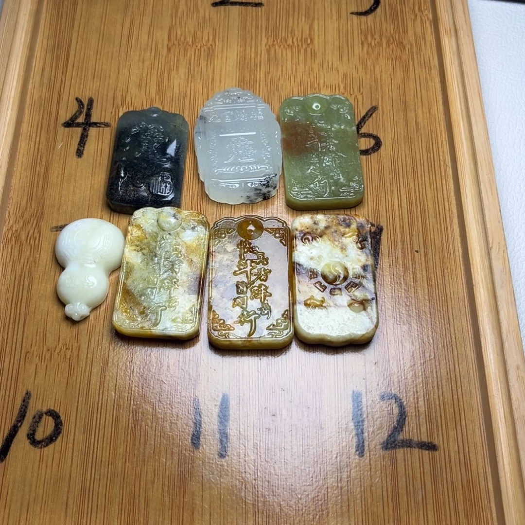 木****蛇纹石玉未镶嵌颈饰