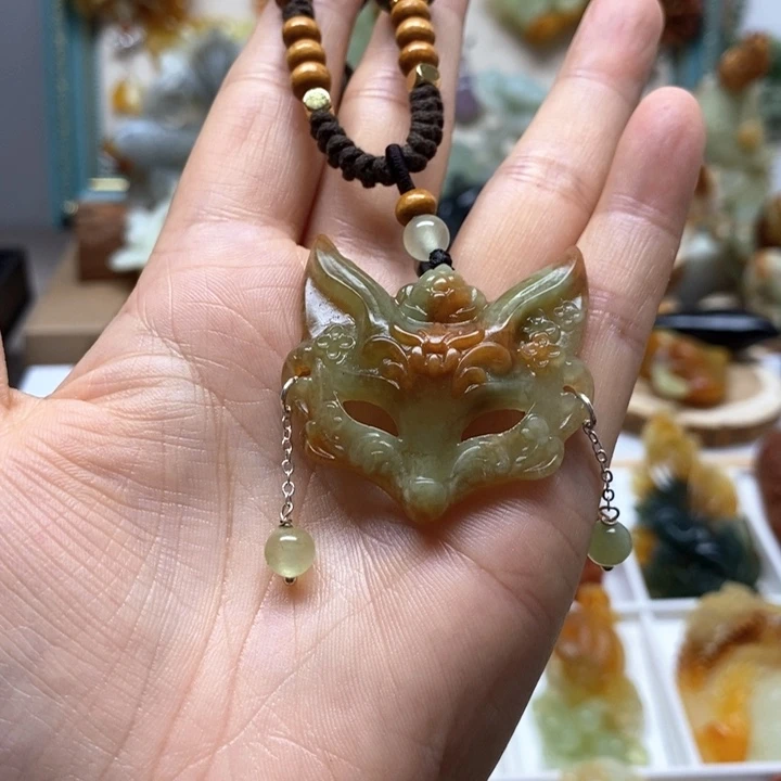 未镶嵌蛇纹石玉颈饰