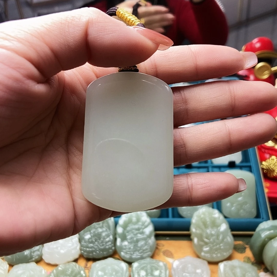 和田玉颈饰未镶嵌許*