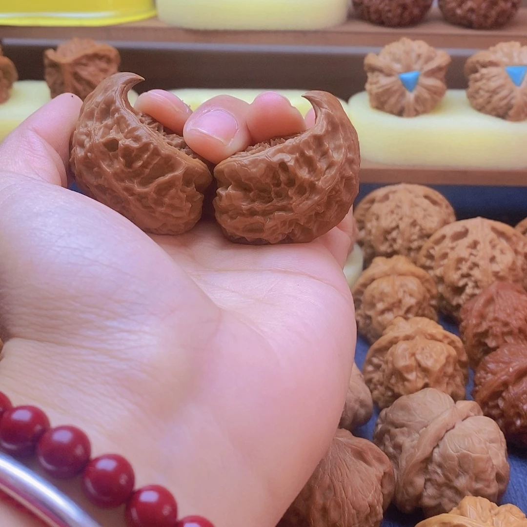 文玩核桃把件天然异形钩子全品