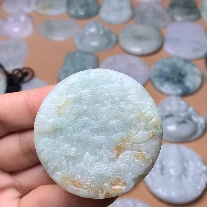 翡翠未镶嵌颈饰山水