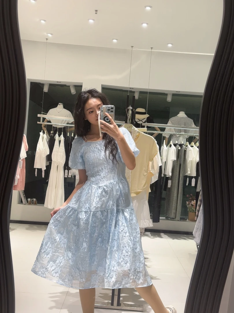 2025新款方领季泡泡袖法式珍珠吊带甜美气质日常度假连衣裙