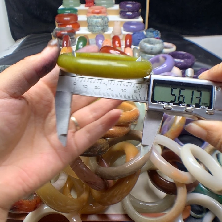 未镶嵌手镯石英质玉