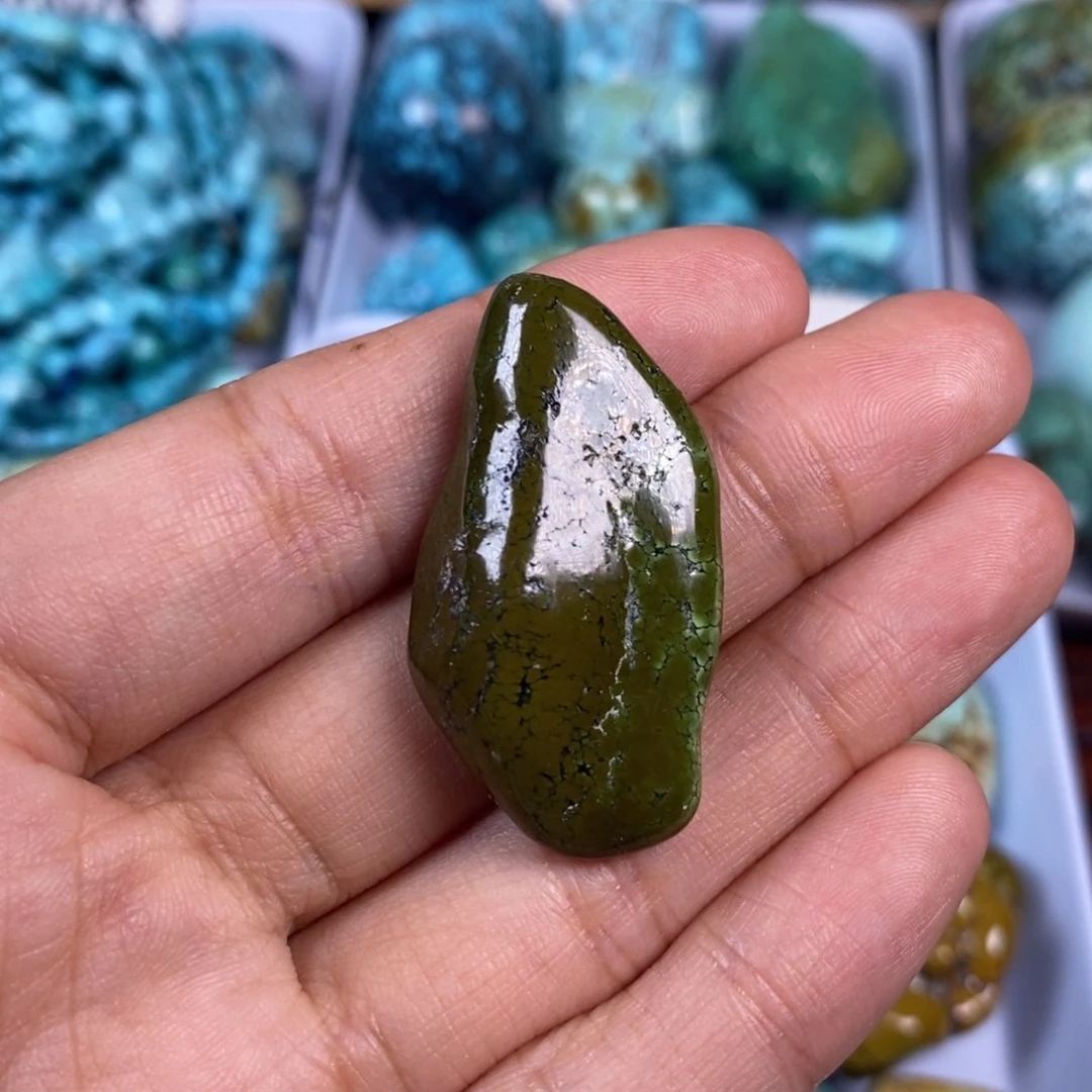 绿松石未镶嵌颈饰