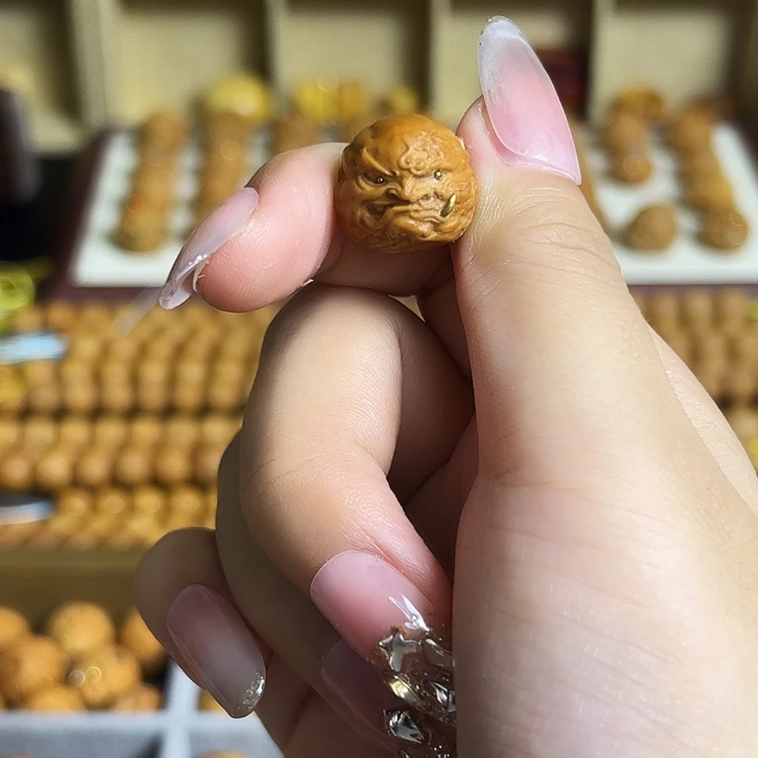 吊坠猴头核桃镶嵌单颗一念恶僧