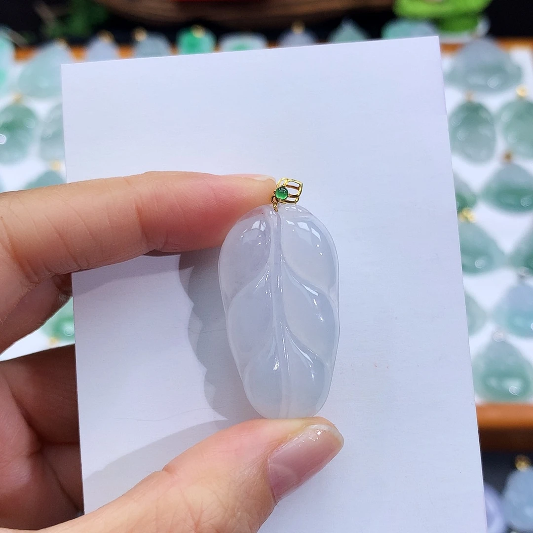 翡翠18K金镶嵌颈饰翡翠吊坠