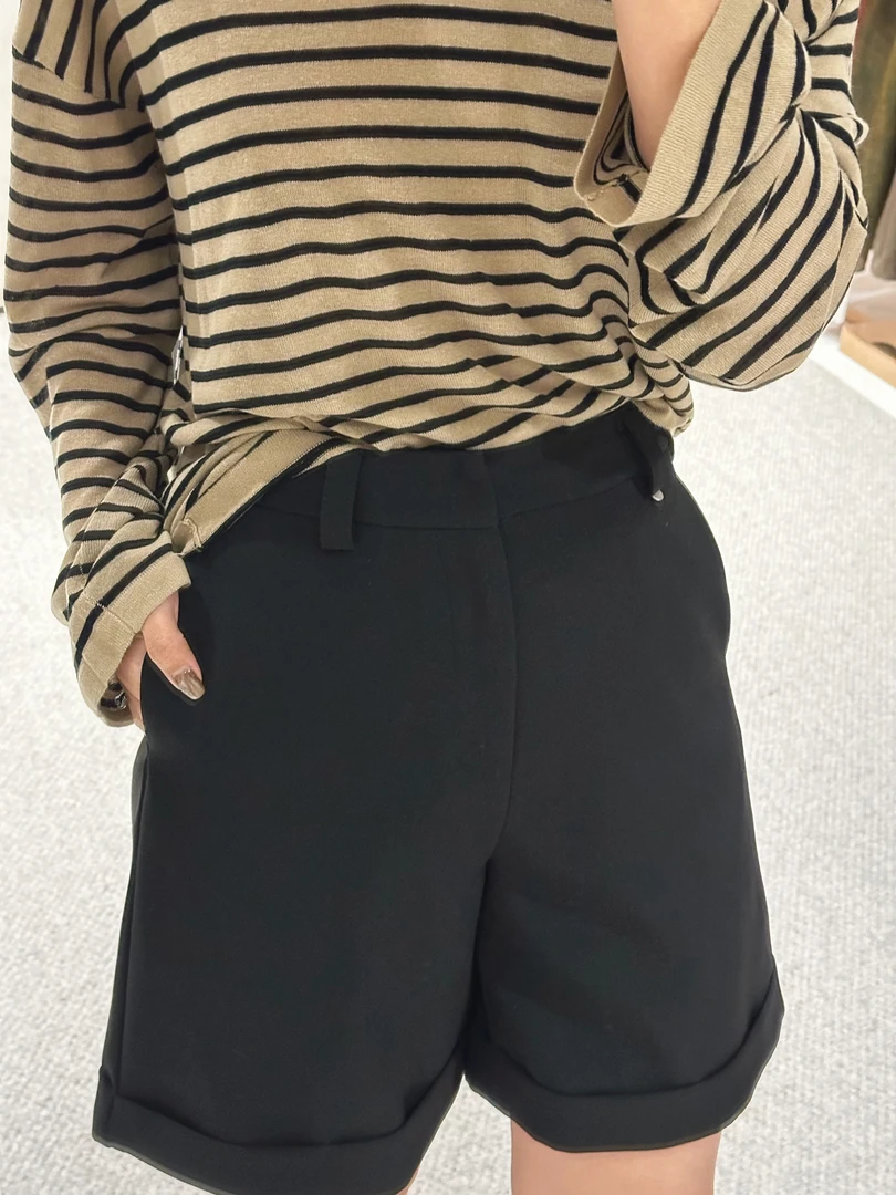 百搭简飒中裤显瘦简约