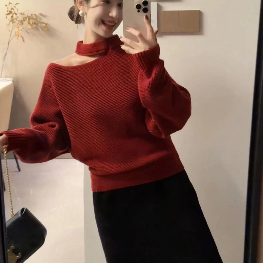 红色新年跨年圣诞节穿搭毛衣女秋冬装2026新款露肩设计感针织衫