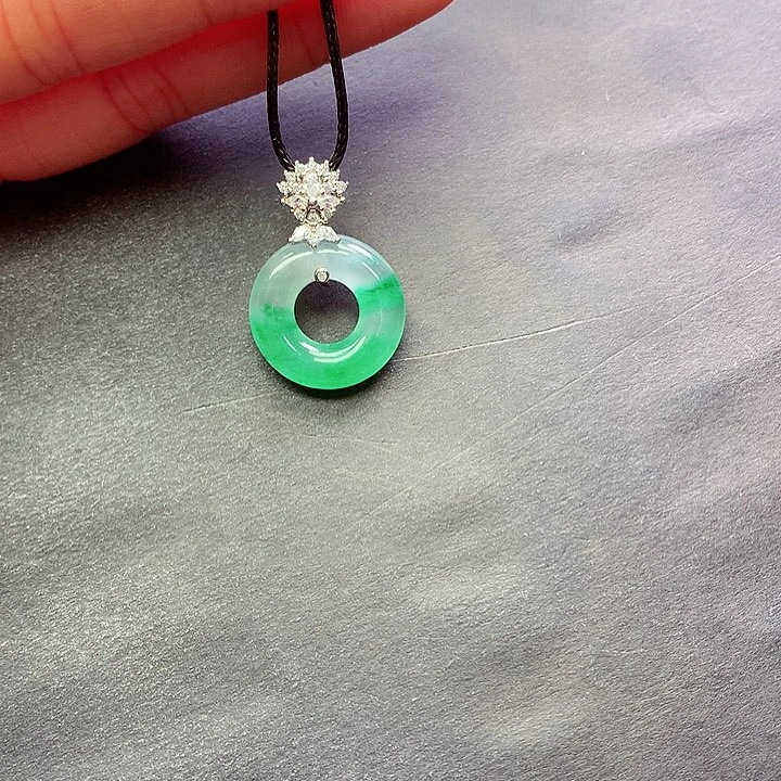 颈饰未镶嵌石英质玉