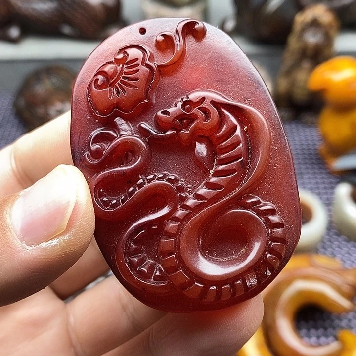 蛇纹石玉未镶嵌颈饰