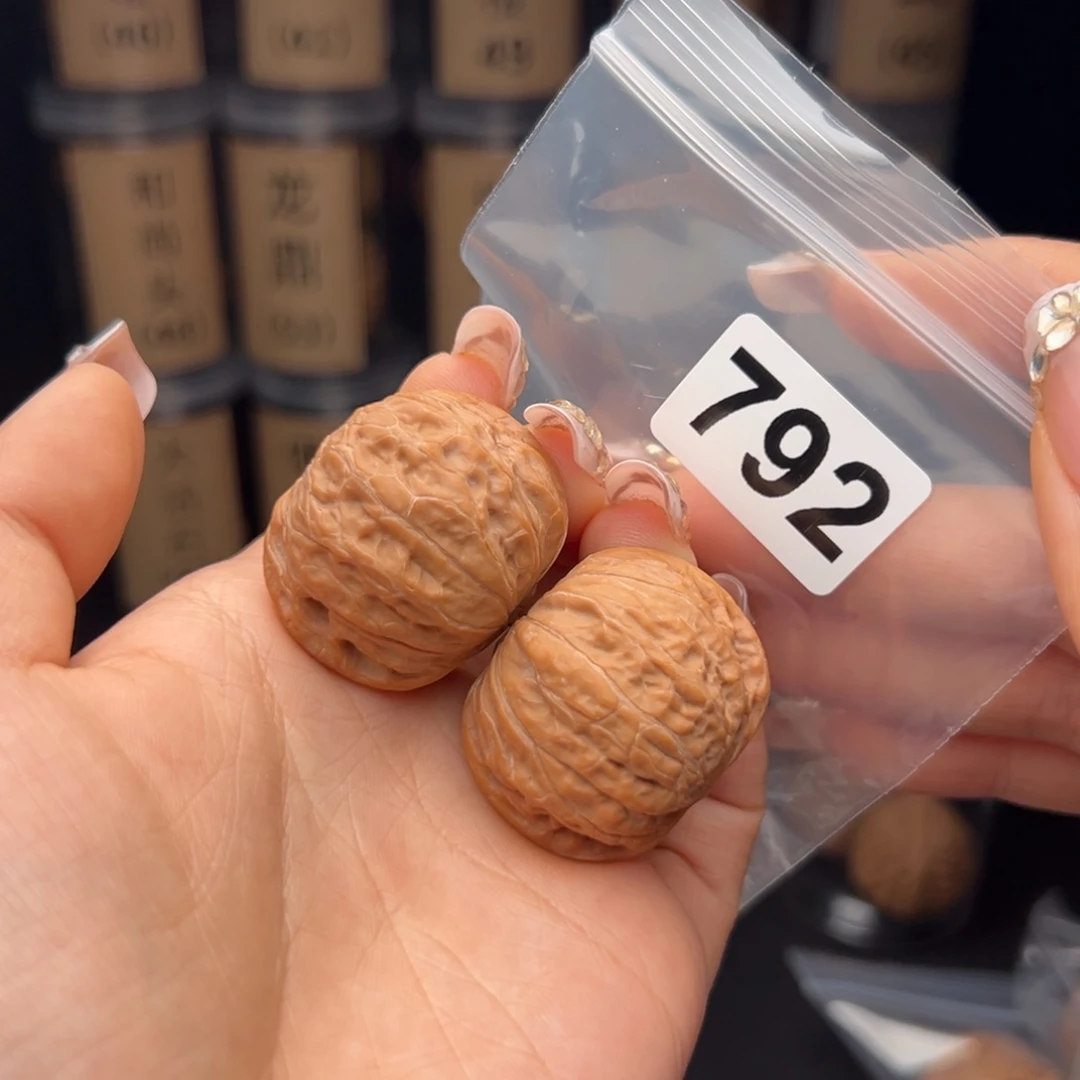 胖****文玩核桃吊坠铁锤