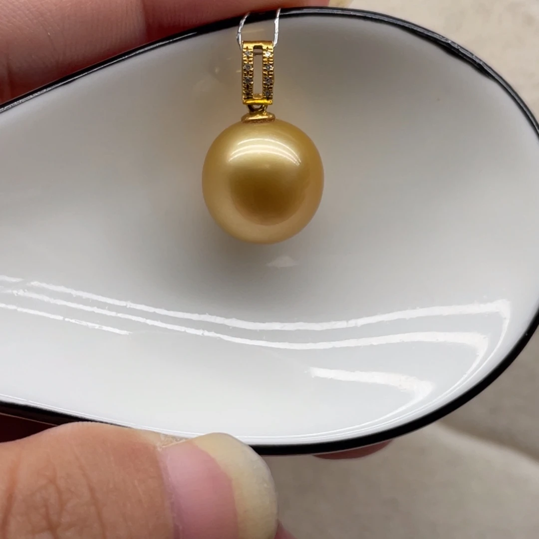 18K金镶嵌海水珍珠颈饰12.3mm