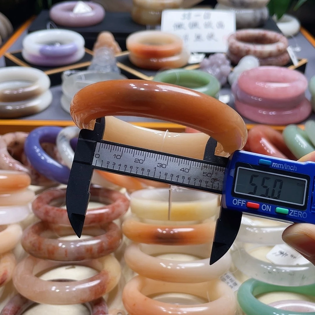 未镶嵌手镯石英岩玉