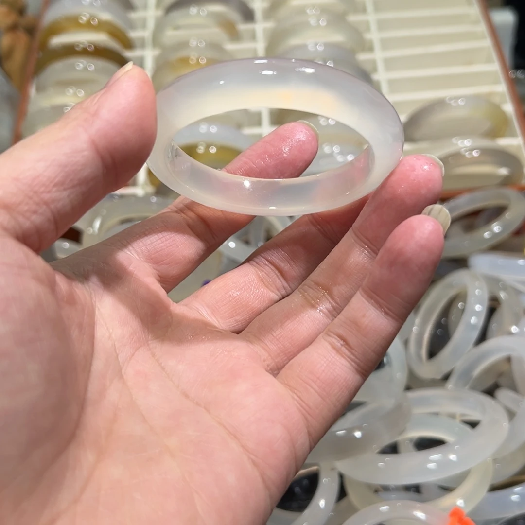 玛瑙/玉髓未镶嵌手镯54圈有包容44