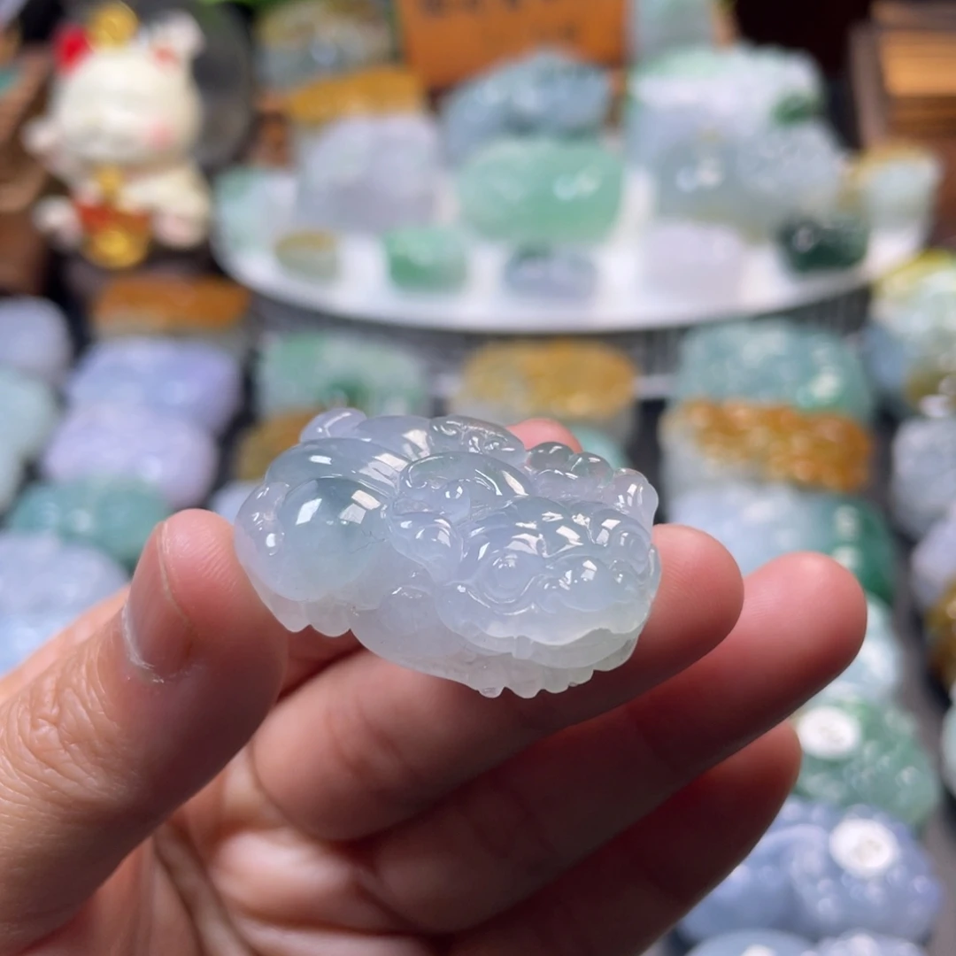 翡翠未镶嵌颈饰貔貅