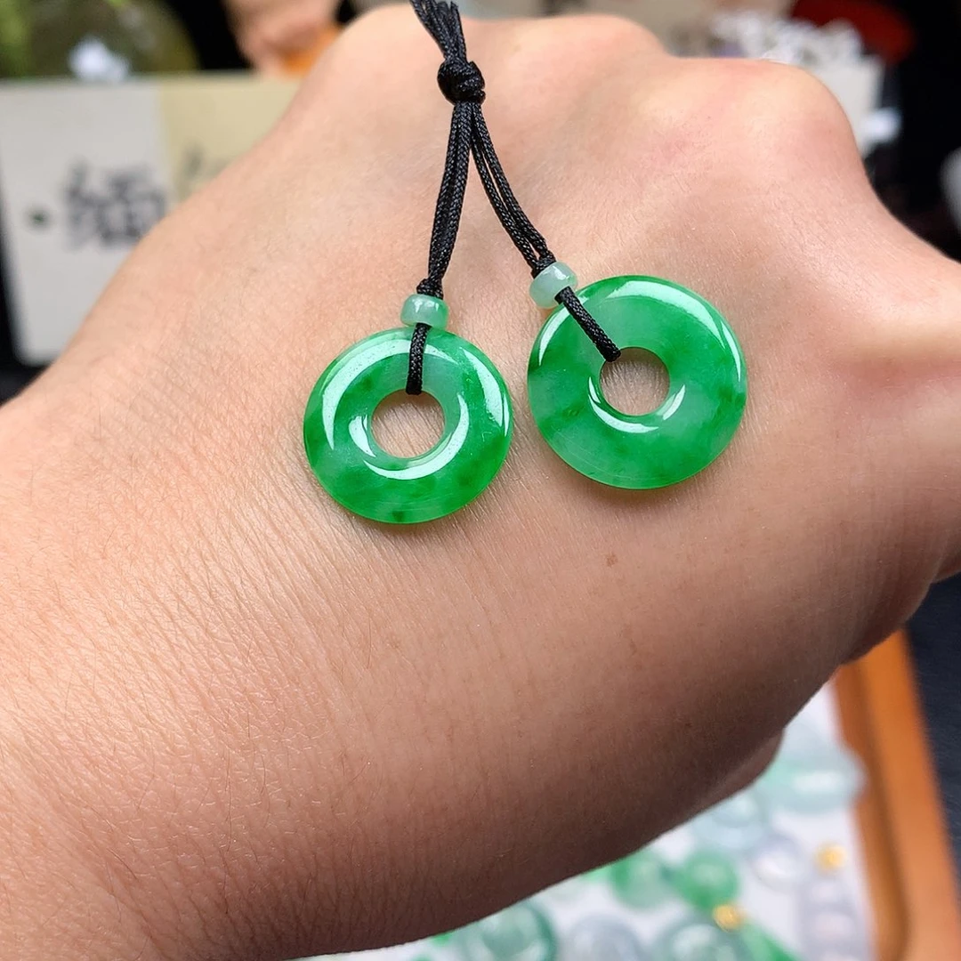 翡翠裸石缅甸天然A货翡翠阳绿甜甜圈