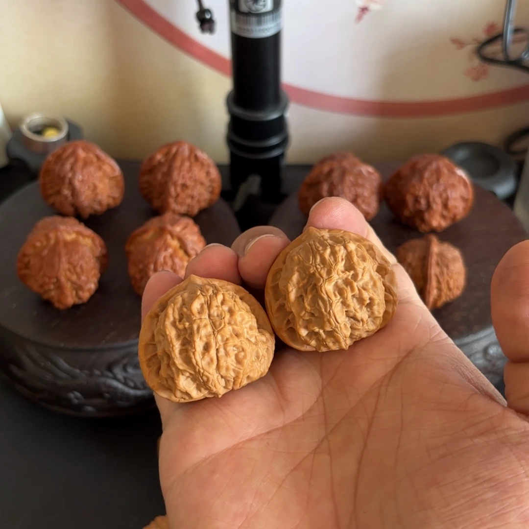 文玩核桃吊坠颠*梨木台