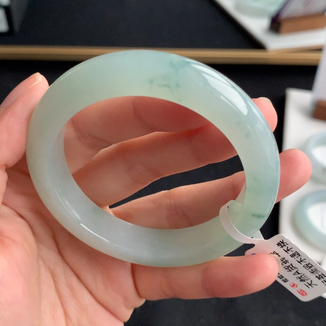 翡翠手镯未镶嵌手镯