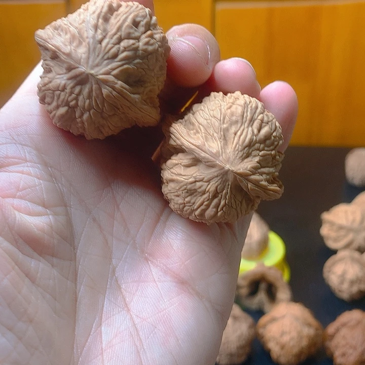 文玩核桃吊坠38 绣球