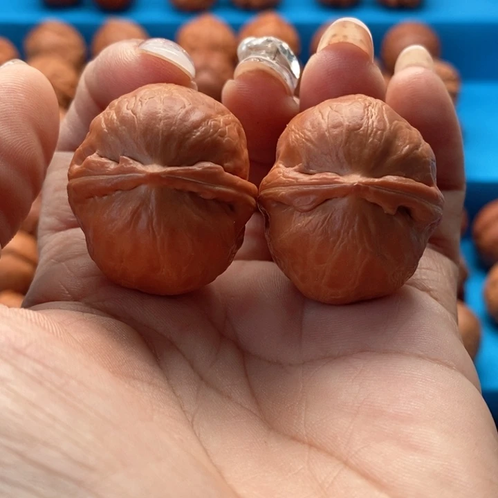 文玩核桃把件龙胆