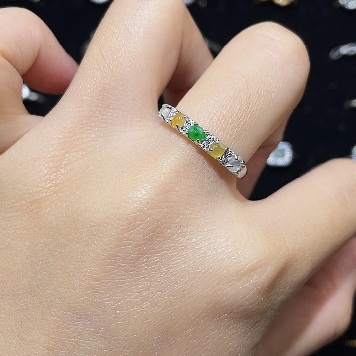 翡翠未镶嵌颈饰戒指