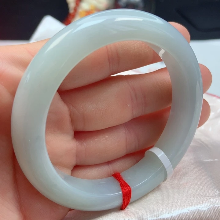 翡翠手镯未镶嵌56圈