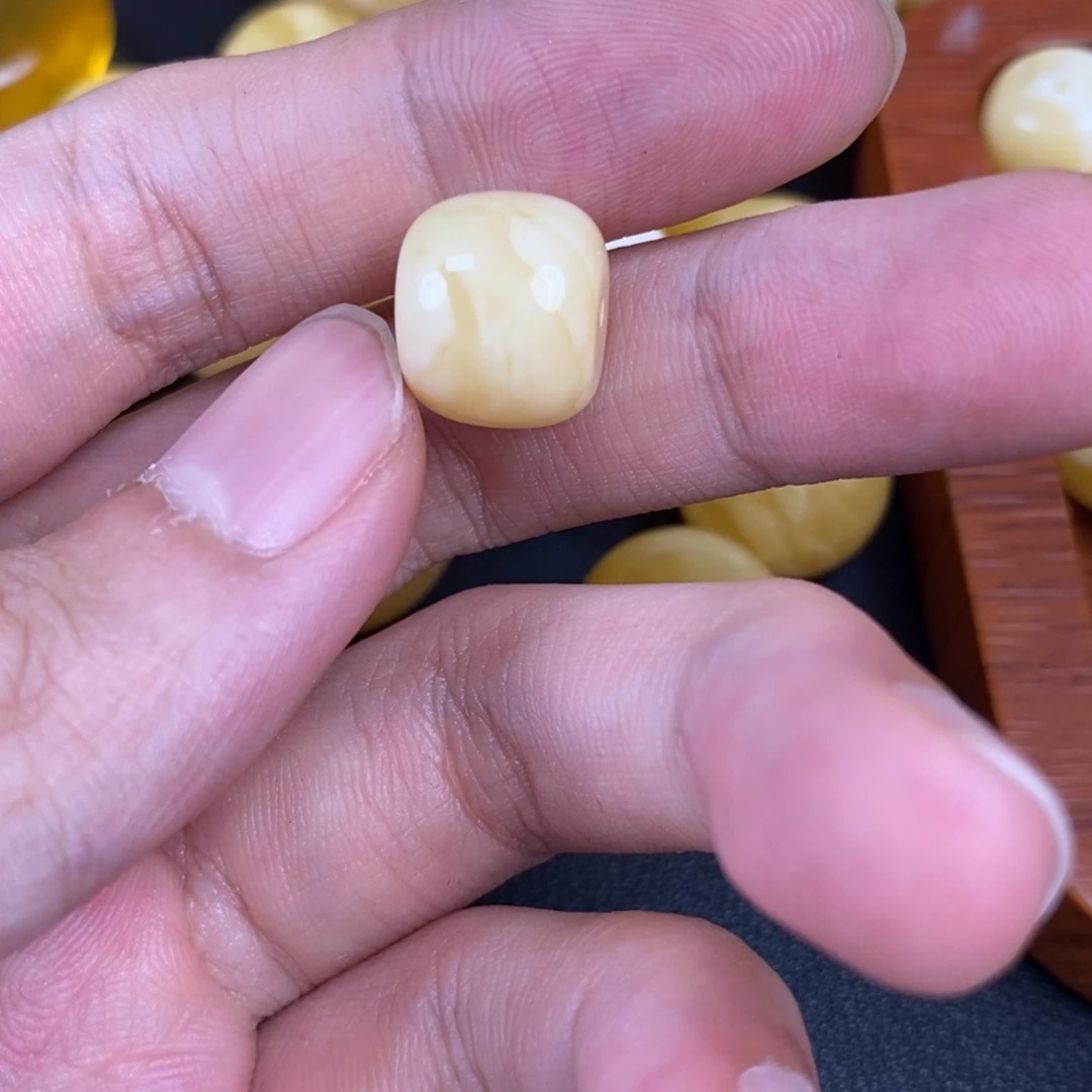 裸石琥珀未镶嵌94