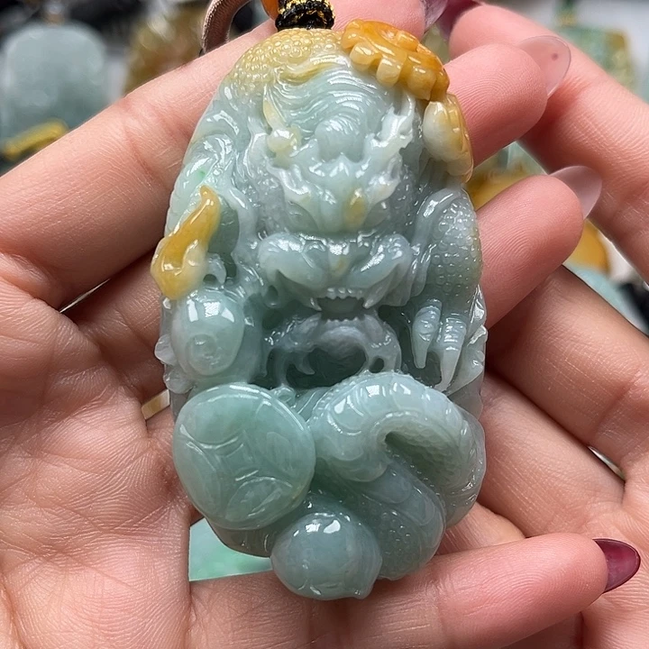 翡翠未镶嵌颈饰龙牌