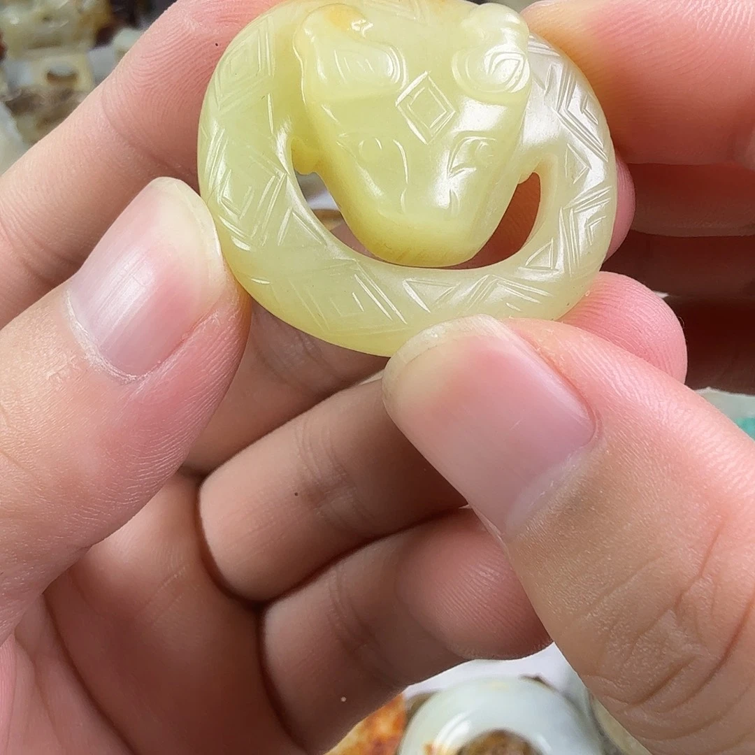 未镶嵌和田玉车挂