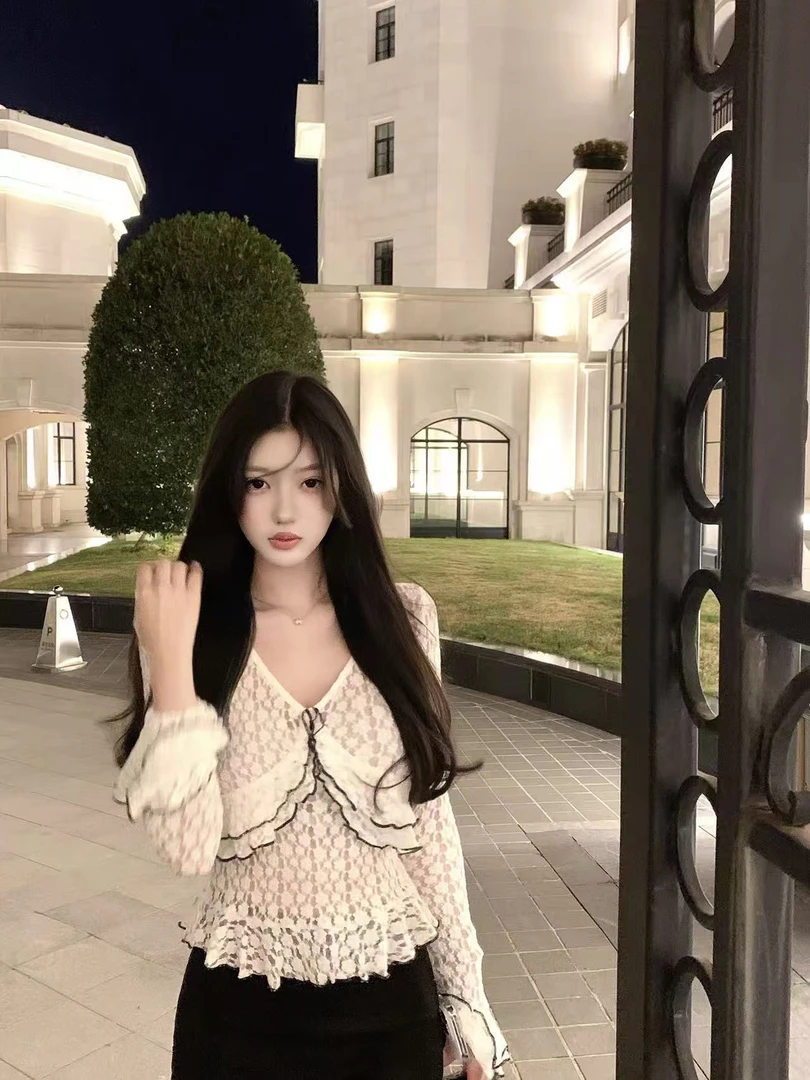 盘盘sicily矜贵小白花纯欲钩边蕾丝衫女秋季新款上衣打底修身