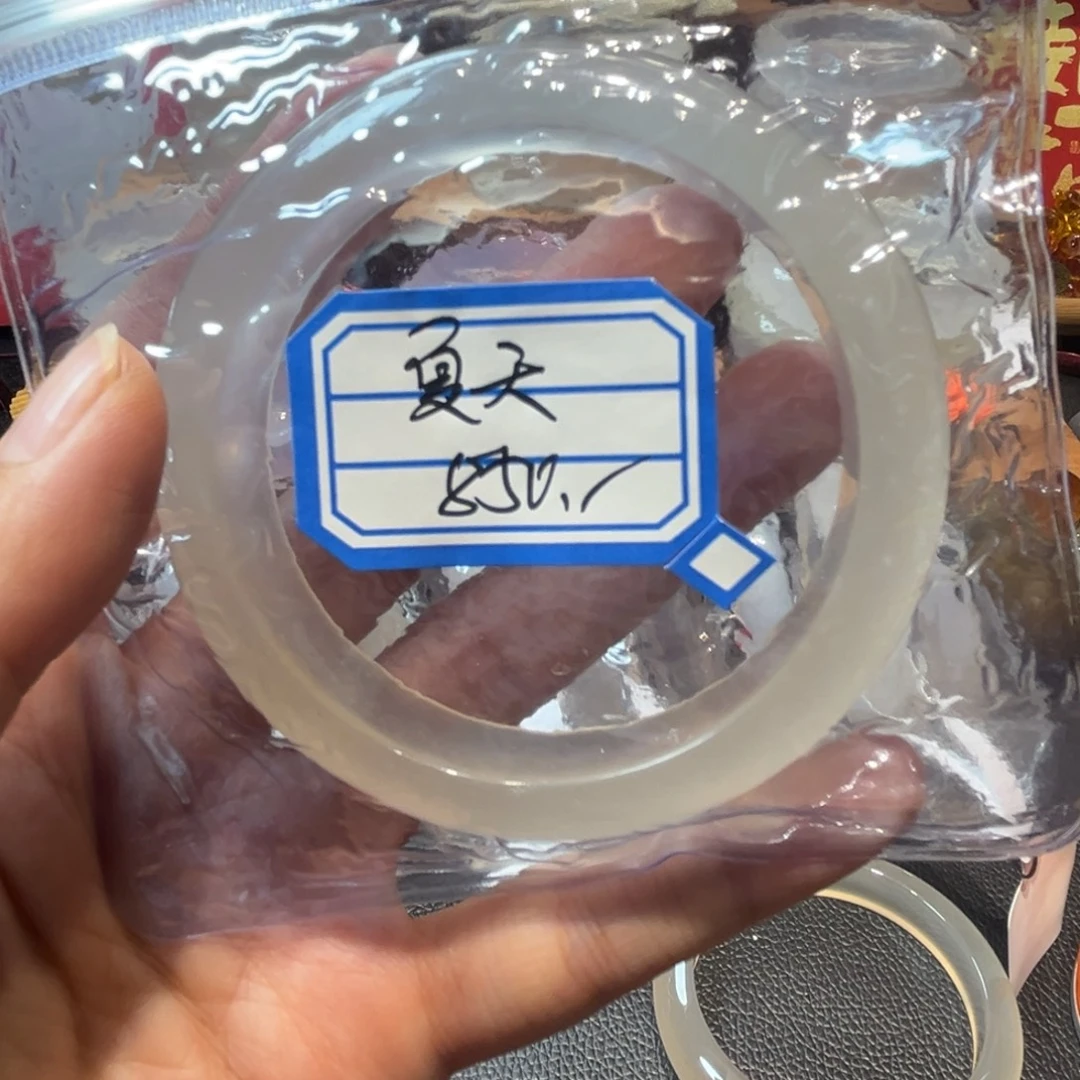 夏***天玛瑙/玉髓手镯未镶嵌