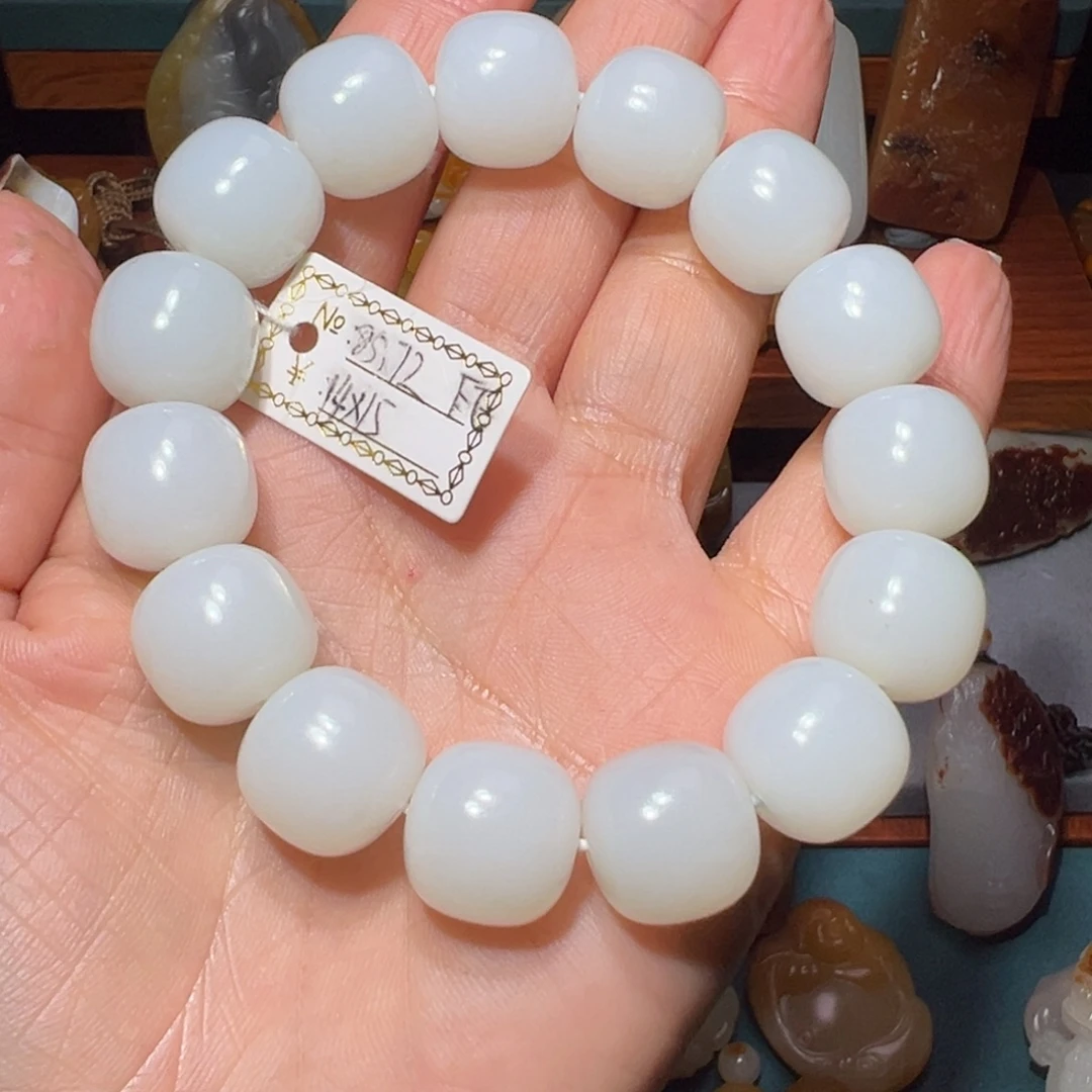 爱***华和田玉未镶嵌颈饰