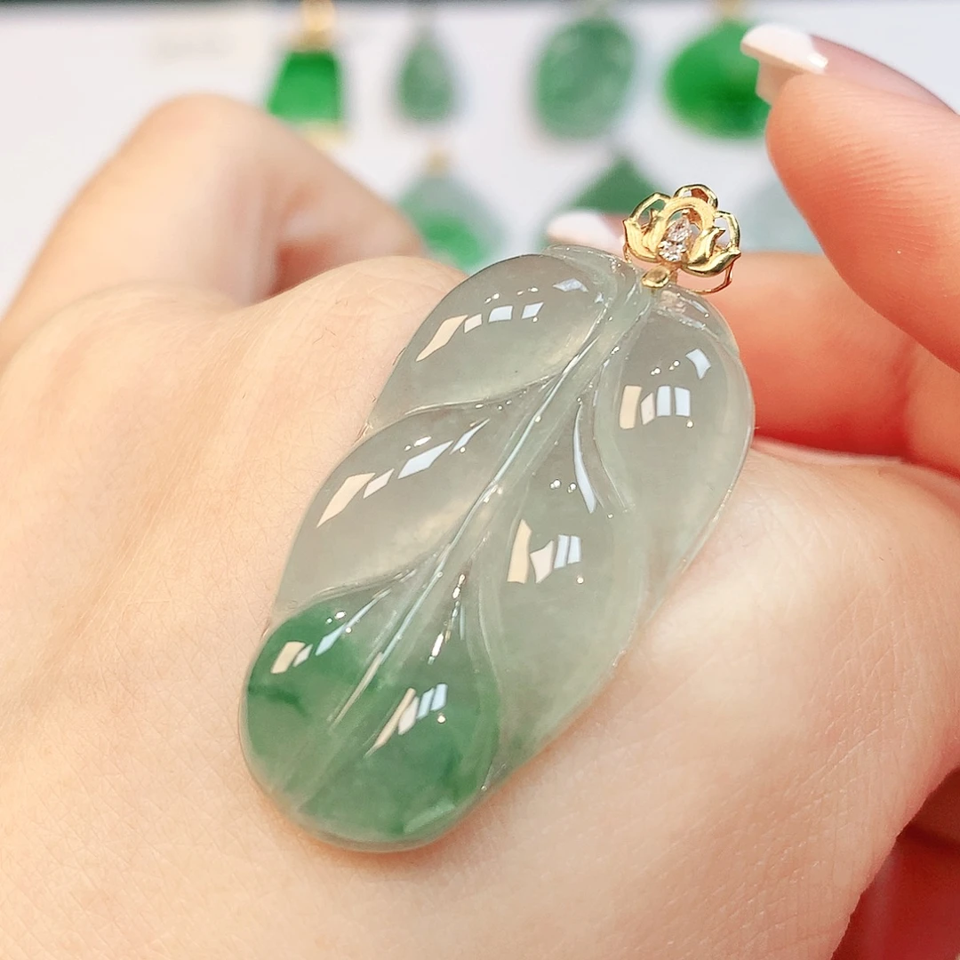 翡翠18K金镶嵌颈饰缅甸翡翠A货